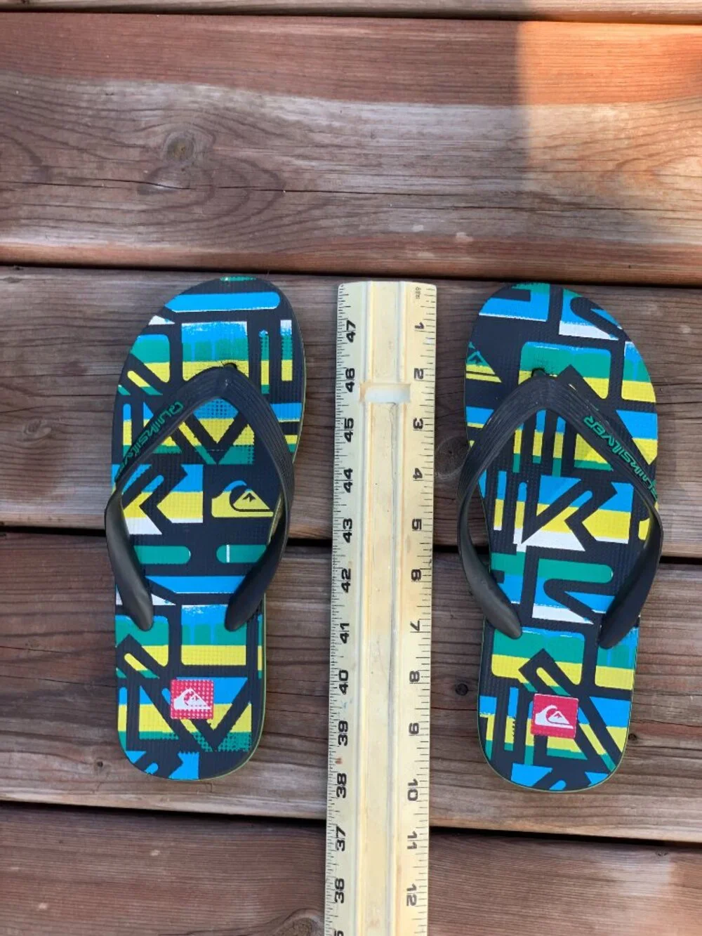 Quiksilver Flip Flops Sandals Mens 7 Black Blue Yellow Geometric Print Beach 90s